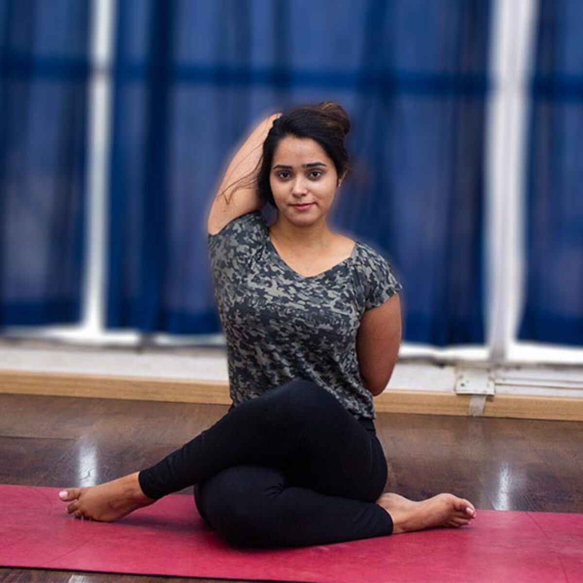 Female Yoga Teachers Hiranandani Powai, Best Yoga Trainers Powai