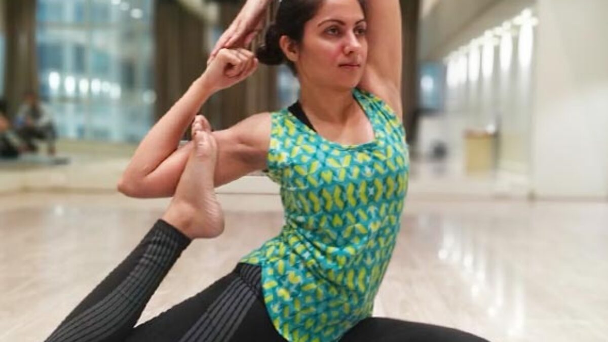 Advanced Female Yoga Instructor Andheri West, Ashtanga Yoga Teacher