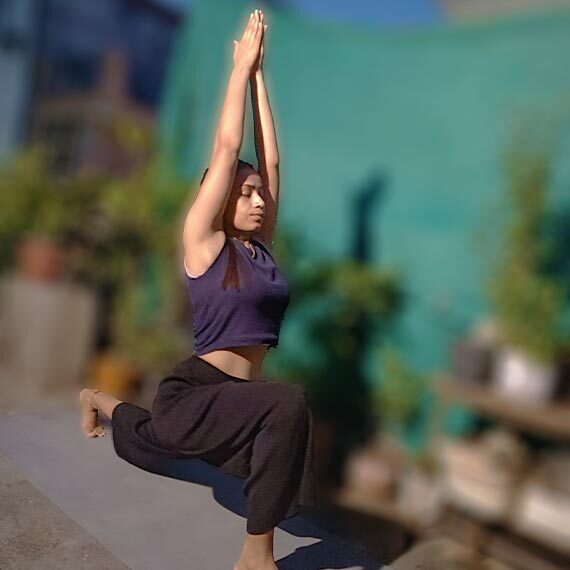 Yoga Trainer Vikaspuri Delhi, Female Yoga Instructor Vikaspuri Dwarka