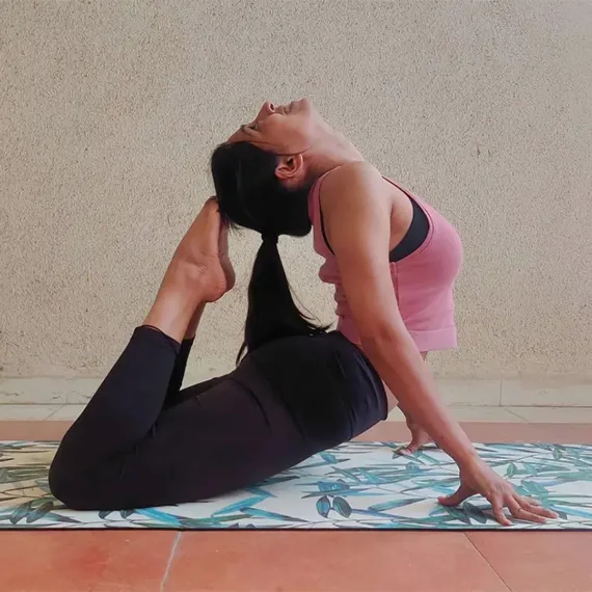 Yoga On The Move:5 Easy Seated Asana Poses For You To Try On Your Next