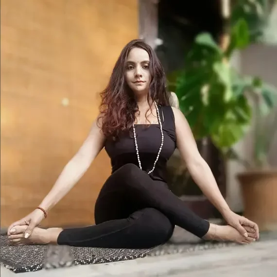 Shalini Yoga Trainer Gurgaon, Best Female Yoga Teacher Gurgaon